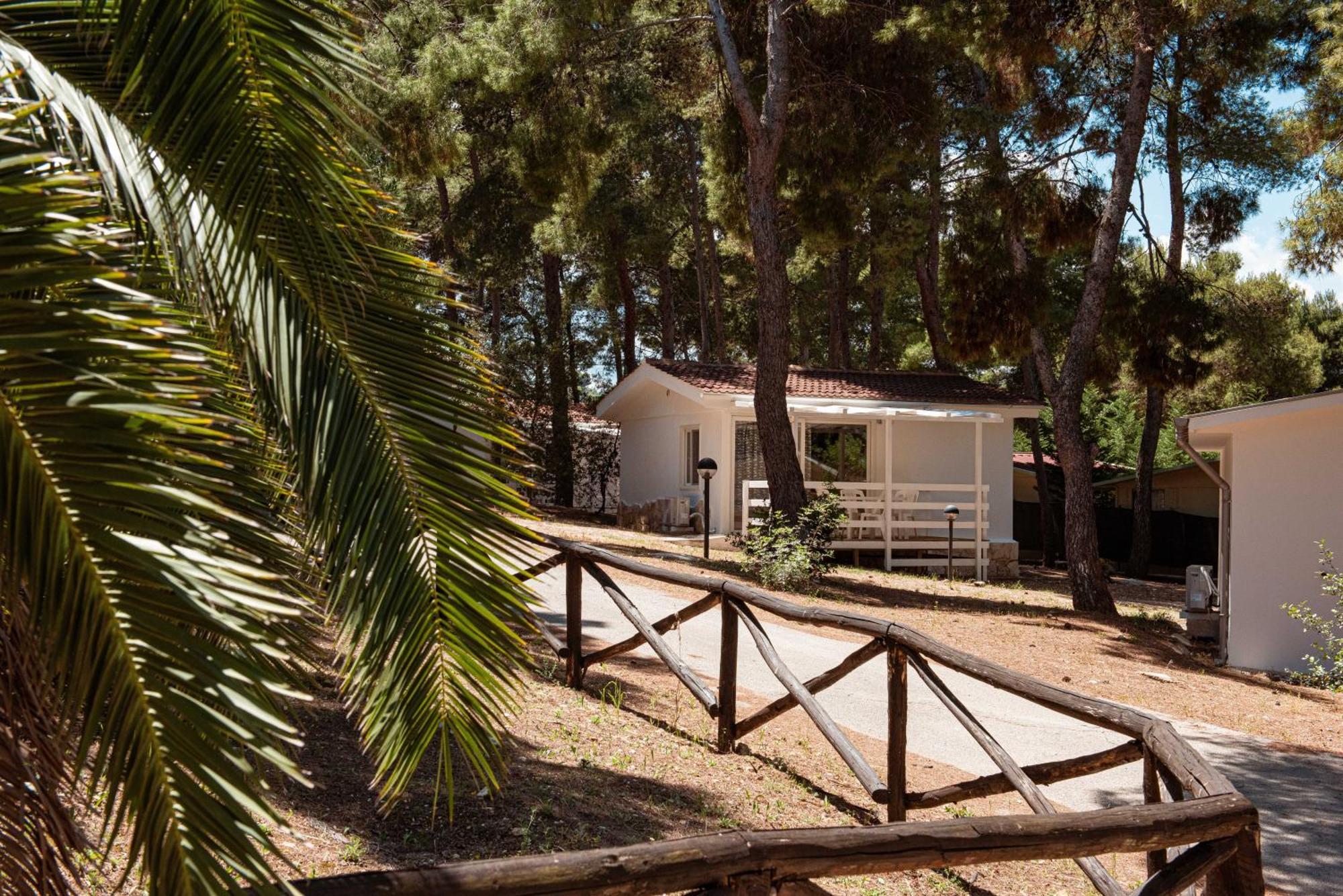 Villaggio Camping Punta Lunga В'єсте Екстер'єр фото